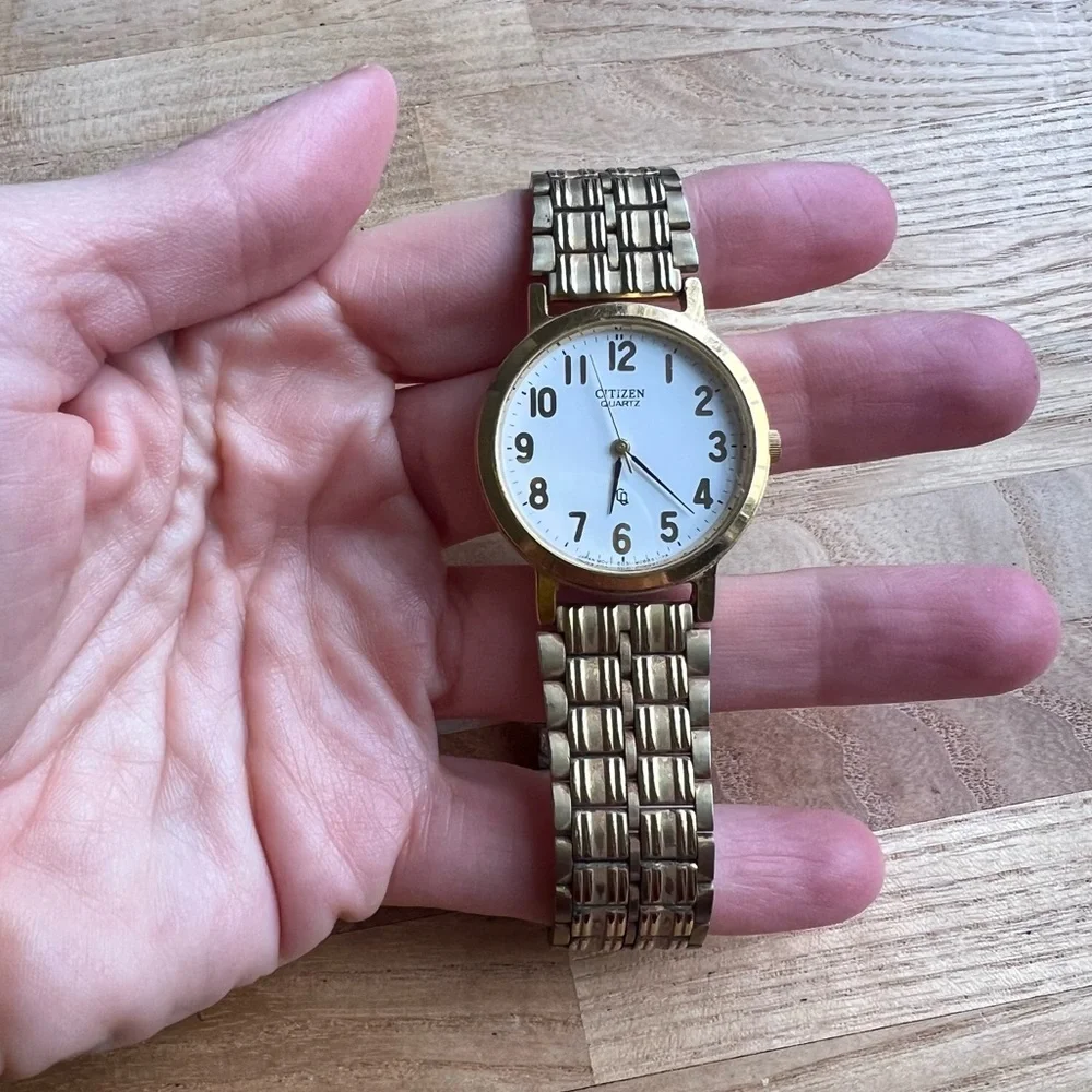 Vintage Citizen Quartz round gold tone dress watch NEW BATTERY